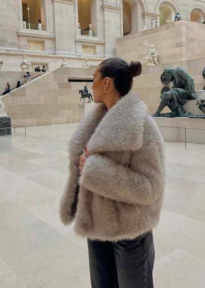 Macy™ | Cozy Glamorous Faux Fur Coat